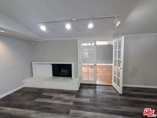 6220 Oakdale Avenue, Woodland Hills (los Angeles), CA 91367
