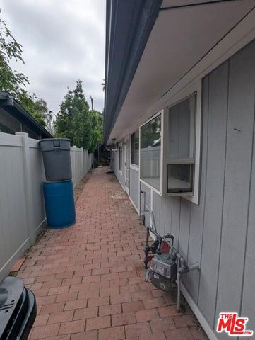 6220 Oakdale Avenue, Woodland Hills (los Angeles), CA 91367