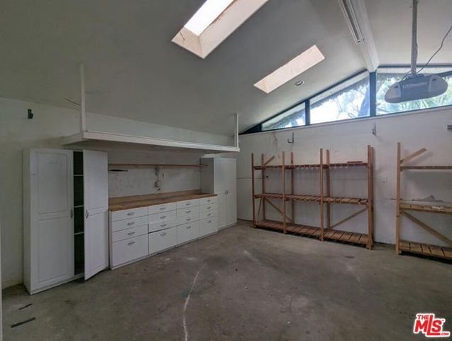 6220 Oakdale Avenue, Woodland Hills (los Angeles), CA 91367