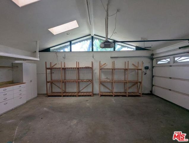 6220 Oakdale Avenue, Woodland Hills (los Angeles), CA 91367