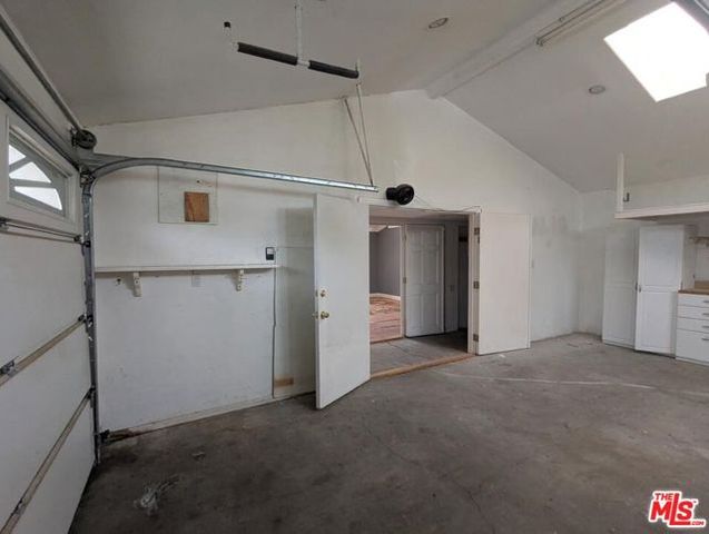 6220 Oakdale Avenue, Woodland Hills (los Angeles), CA 91367