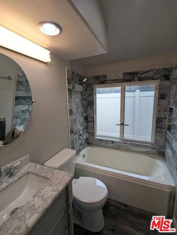 6220 Oakdale Avenue, Woodland Hills (los Angeles), CA 91367