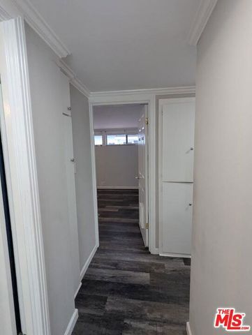 6220 Oakdale Avenue, Woodland Hills (los Angeles), CA 91367