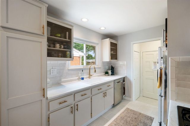 14587 Blue Skies Street, Livonia, MI 48154