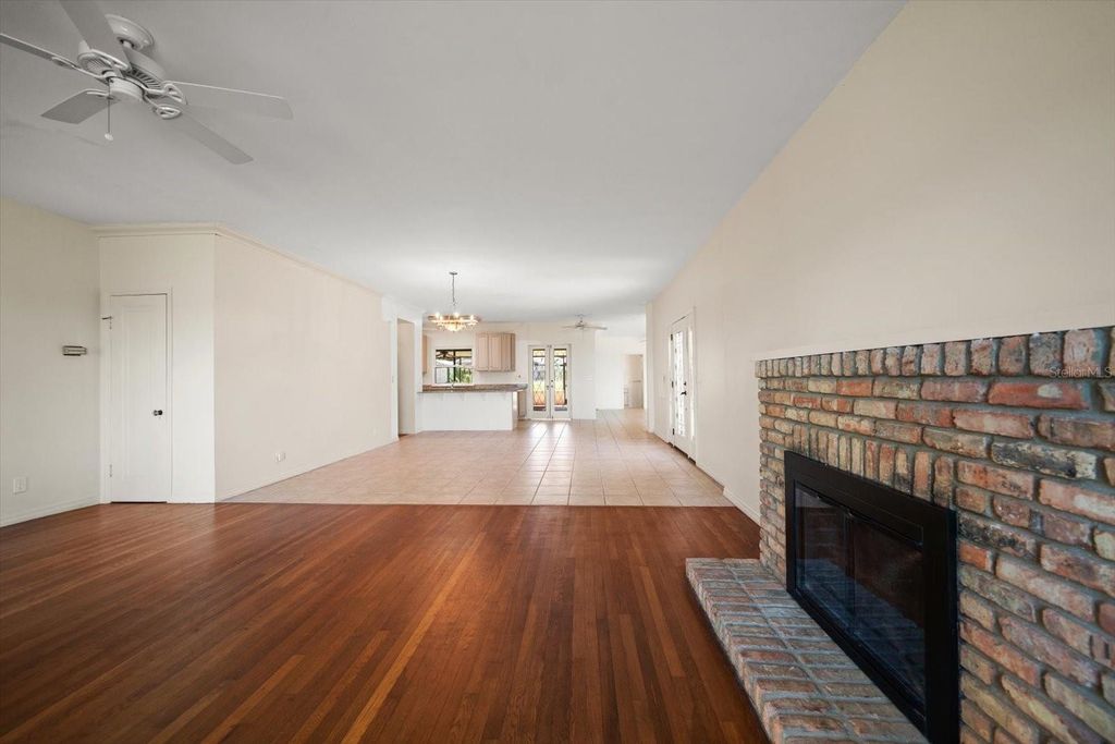 Image 17 of property listing at 43 EDGEWATER DRIVE, Dunedin, FL 34698