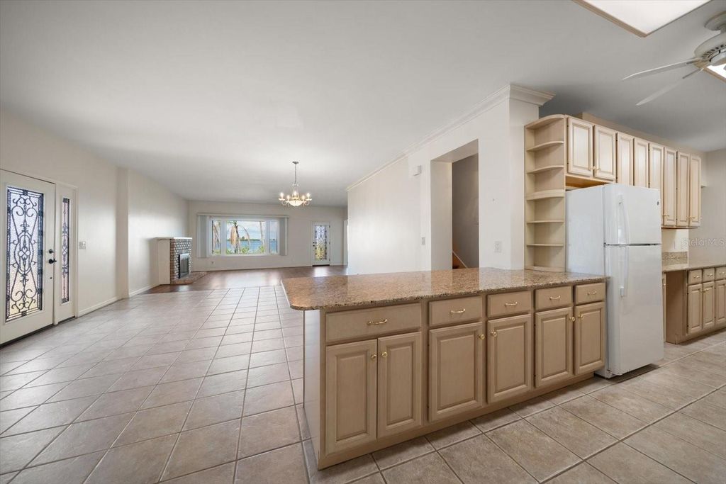 Image 19 of property listing at 43 EDGEWATER DRIVE, Dunedin, FL 34698