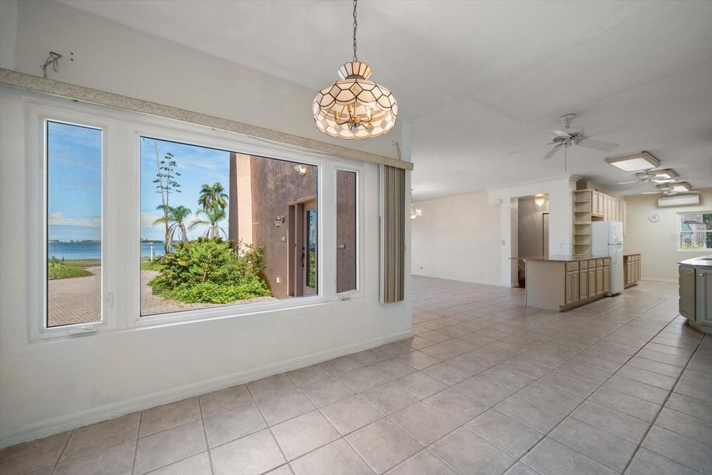 Image 20 of property listing at 43 EDGEWATER DRIVE, Dunedin, FL 34698