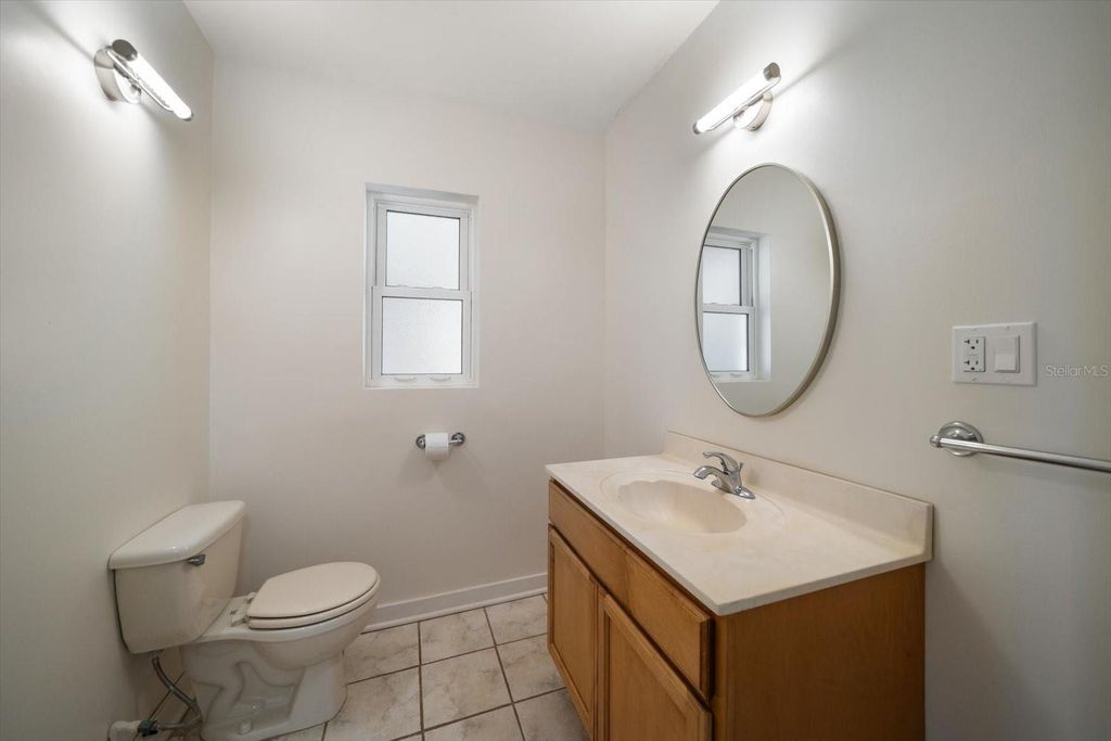 Image 21 of property listing at 43 EDGEWATER DRIVE, Dunedin, FL 34698