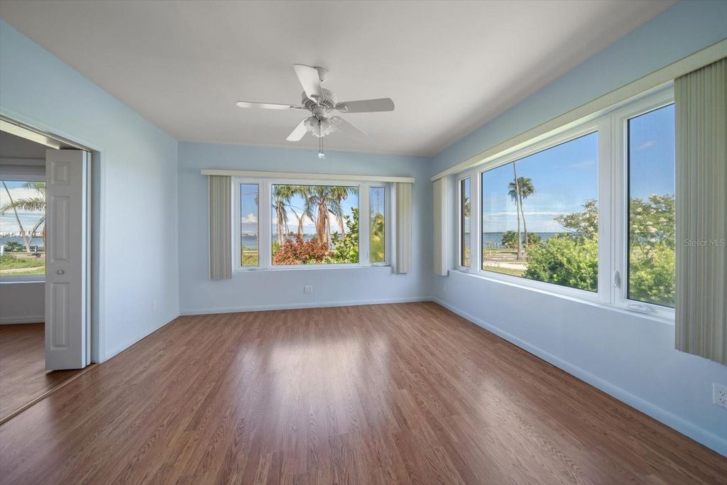 Image 24 of property listing at 43 EDGEWATER DRIVE, Dunedin, FL 34698