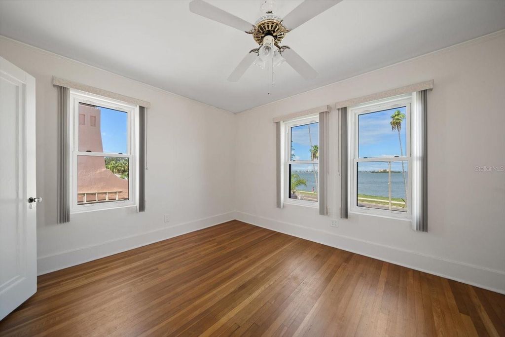 Image 28 of property listing at 43 EDGEWATER DRIVE, Dunedin, FL 34698