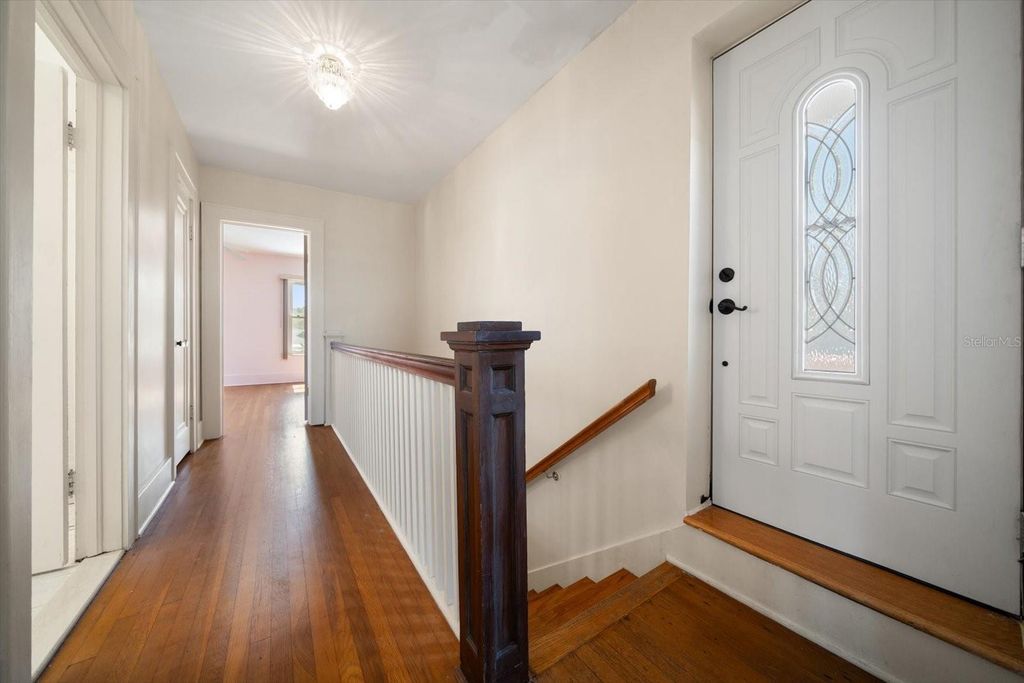 Image 29 of property listing at 43 EDGEWATER DRIVE, Dunedin, FL 34698