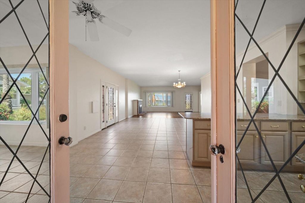 Image 32 of property listing at 43 EDGEWATER DRIVE, Dunedin, FL 34698