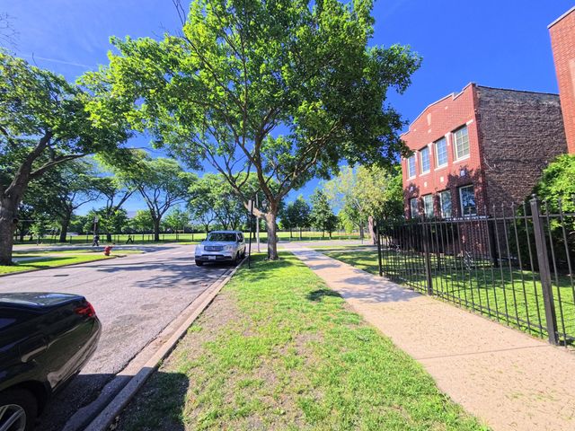 1755 N Meade Avenue, Chicago, IL 60639
