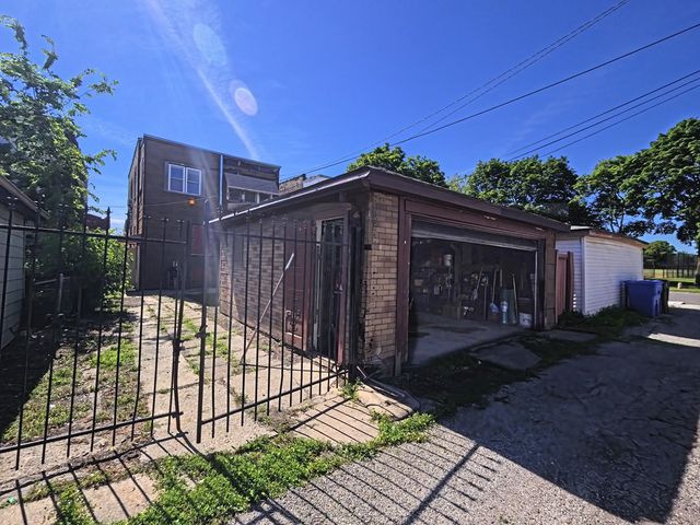 1755 N Meade Avenue, Chicago, IL 60639