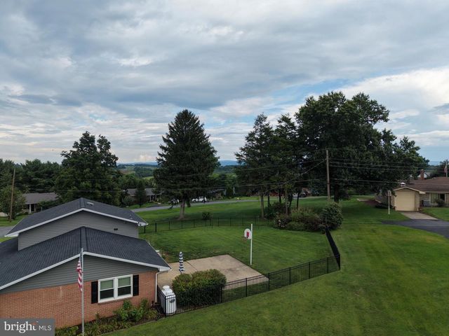 25 KENSINGTON DRIVE, Chambersburg, PA 17201