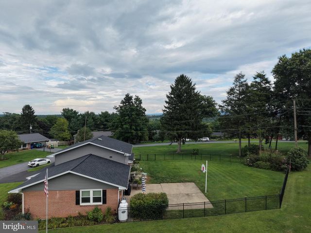 25 KENSINGTON DRIVE, Chambersburg, PA 17201