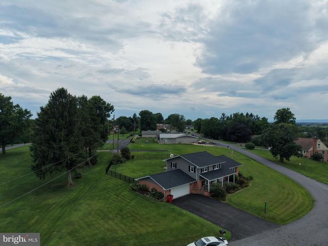 25 KENSINGTON DRIVE, Chambersburg, PA 17201