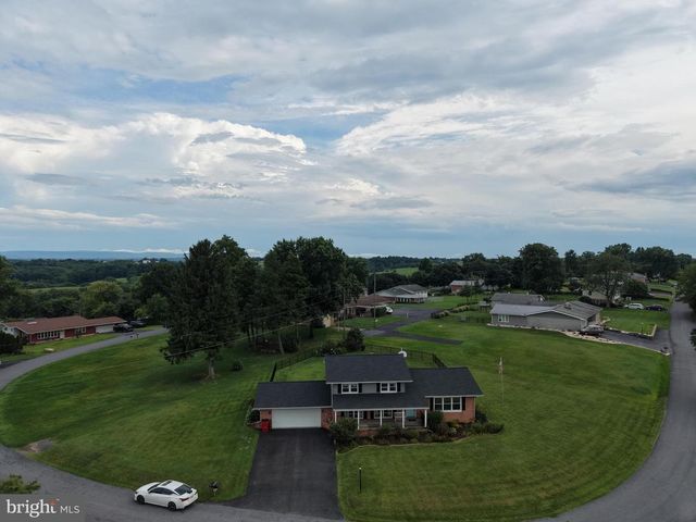 25 KENSINGTON DRIVE, Chambersburg, PA 17201