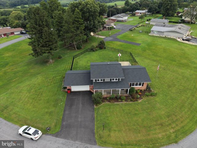 25 KENSINGTON DRIVE, Chambersburg, PA 17201
