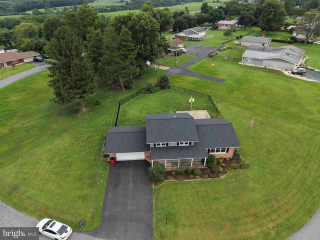 25 KENSINGTON DRIVE, Chambersburg, PA 17201