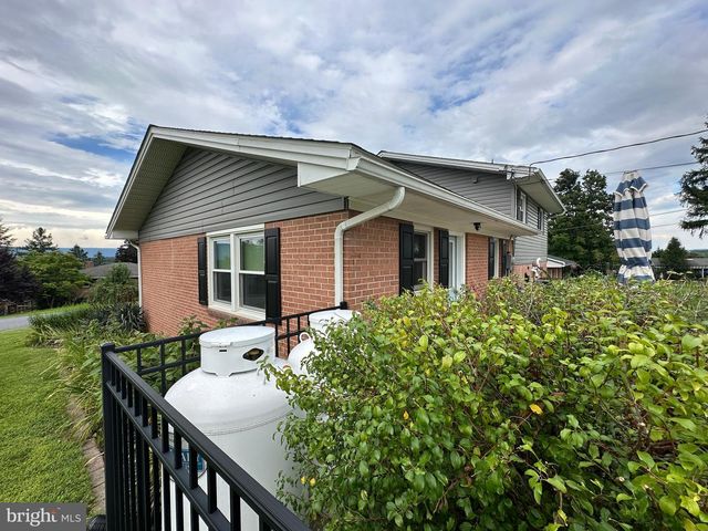 25 KENSINGTON DRIVE, Chambersburg, PA 17201