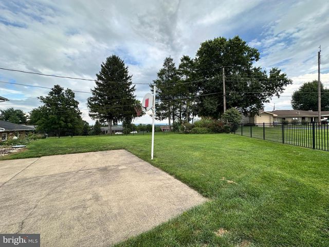 25 KENSINGTON DRIVE, Chambersburg, PA 17201