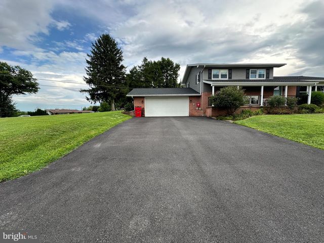 25 KENSINGTON DRIVE, Chambersburg, PA 17201