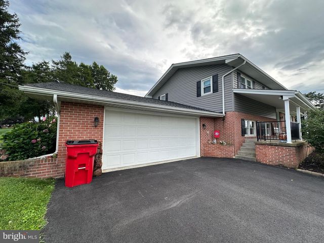 25 KENSINGTON DRIVE, Chambersburg, PA 17201