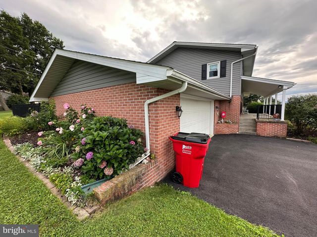 25 KENSINGTON DRIVE, Chambersburg, PA 17201