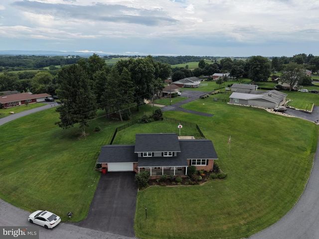 25 KENSINGTON DRIVE, Chambersburg, PA 17201