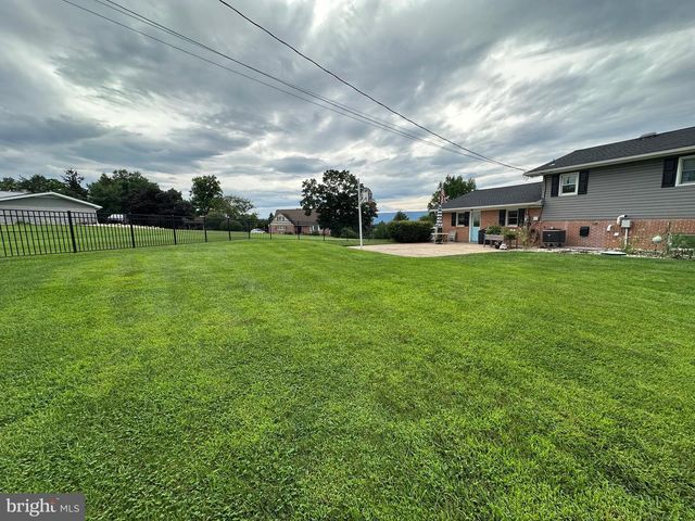 25 KENSINGTON DRIVE, Chambersburg, PA 17201