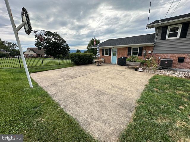 25 KENSINGTON DRIVE, Chambersburg, PA 17201