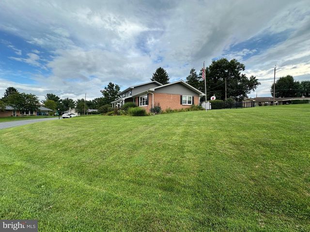 25 KENSINGTON DRIVE, Chambersburg, PA 17201