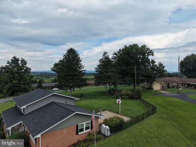 25 KENSINGTON DRIVE, Chambersburg, PA 17201