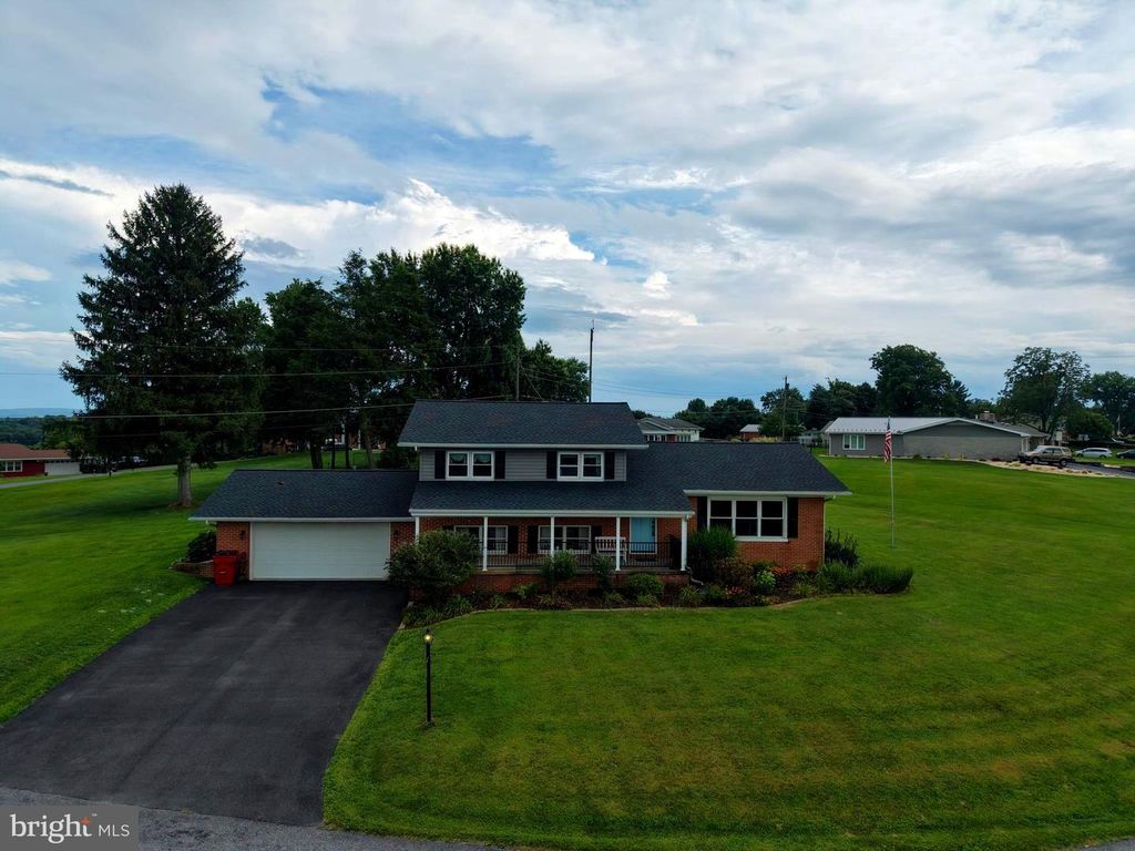 25 KENSINGTON DRIVE, Chambersburg, PA 17201