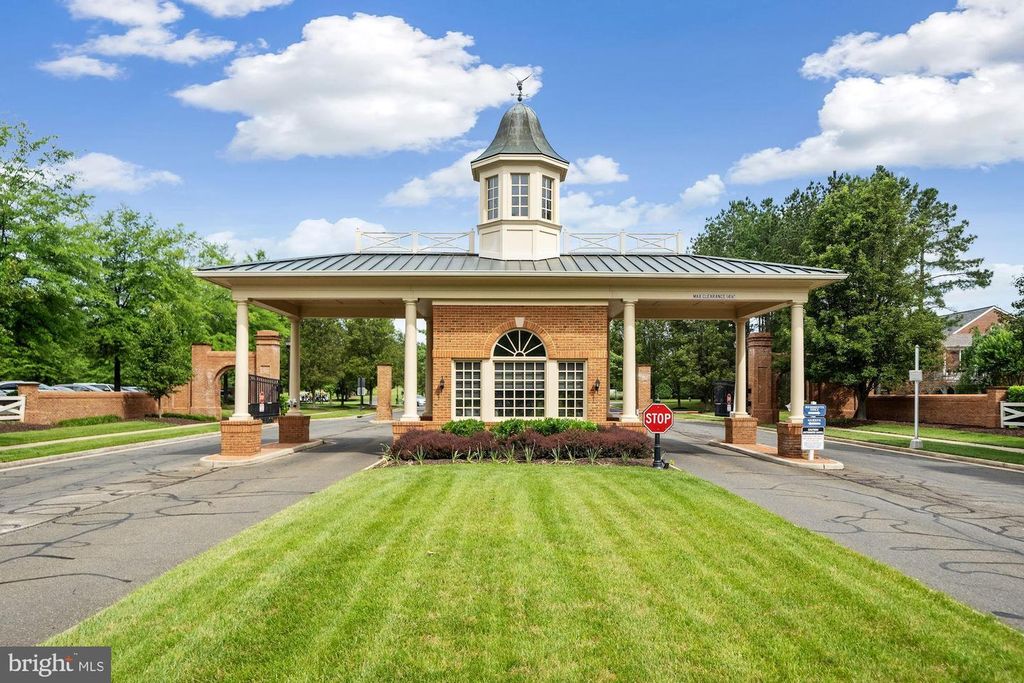 Image 43 of property listing at 5128 FALDO DR, Haymarket, VA 20169