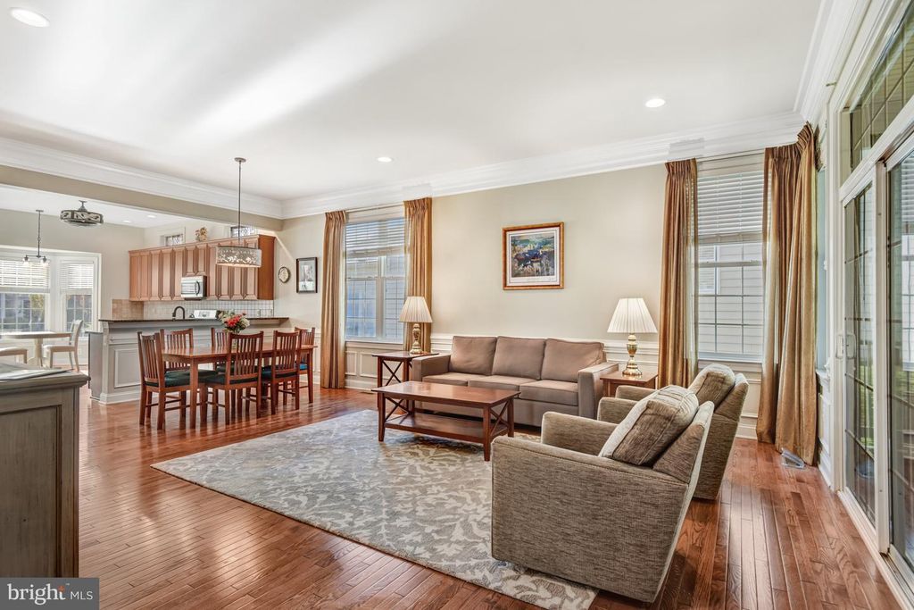 Image 8 of property listing at 5128 FALDO DR, Haymarket, VA 20169