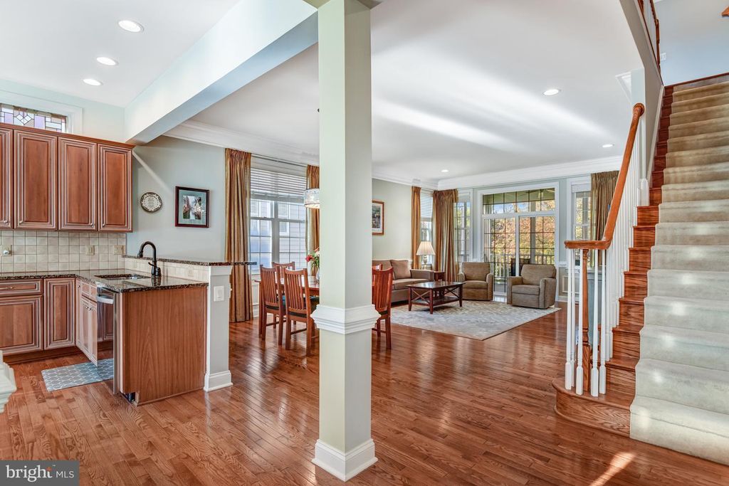 Image 9 of property listing at 5128 FALDO DR, Haymarket, VA 20169