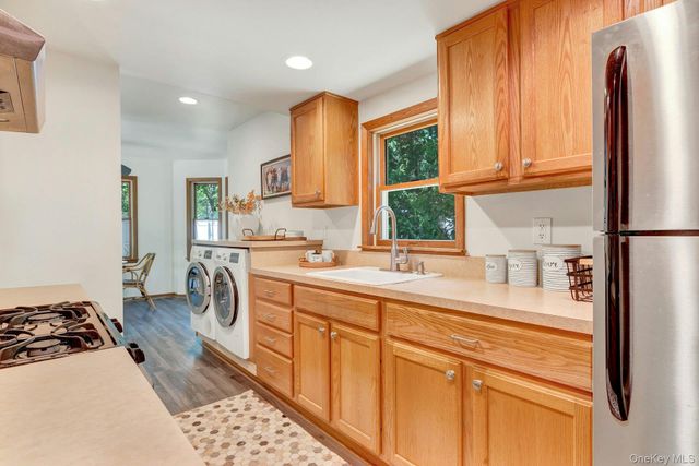420 Sigsbee Road, Mattituck, NY 11952