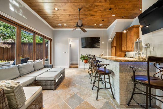 7215 Centenary Avenue, Dallas, TX 75225