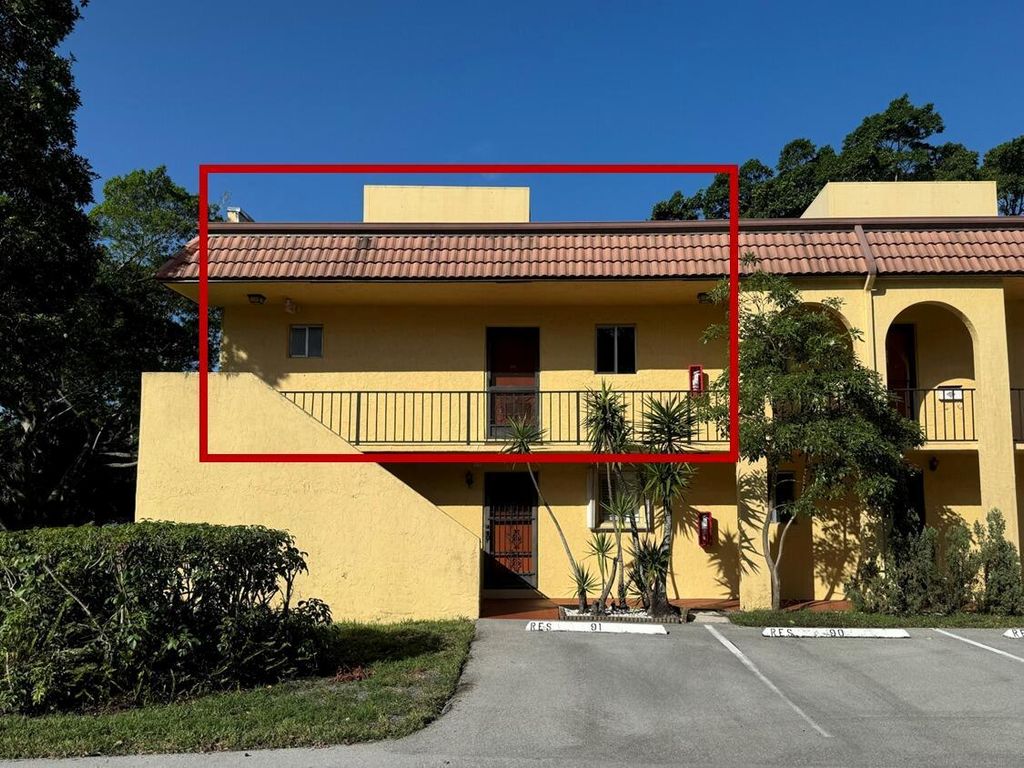 836 SW 9th St Circle 201, Boca Raton, FL 33486