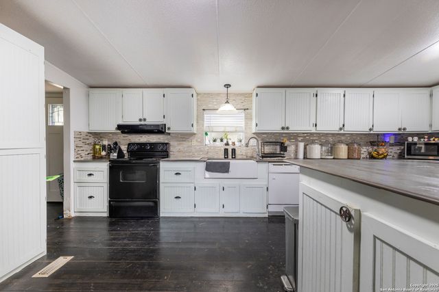 323 County Road 6842, Lytle, TX 78052