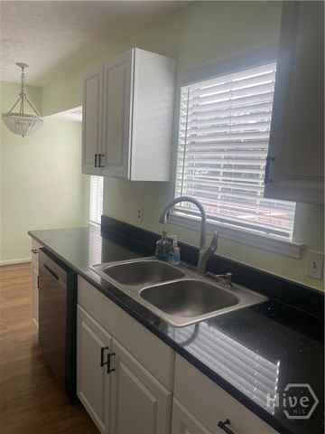 102 Stonebridge Lane, Savannah, GA 31410