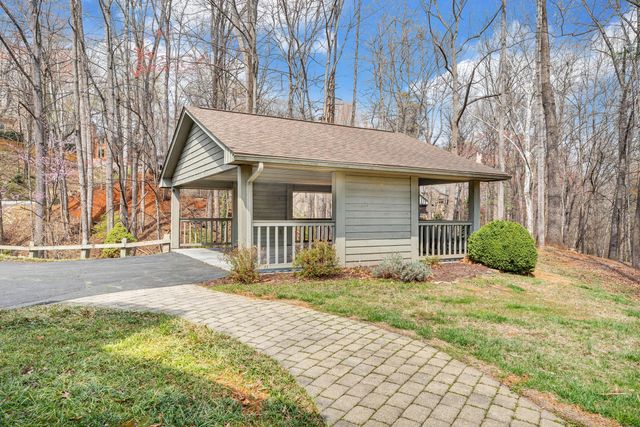 4921 Hunting Hills DR, Roanoke, VA 24018