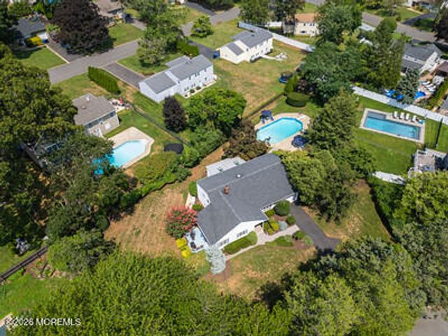 31 Circle Place, Lincroft, NJ 07738
