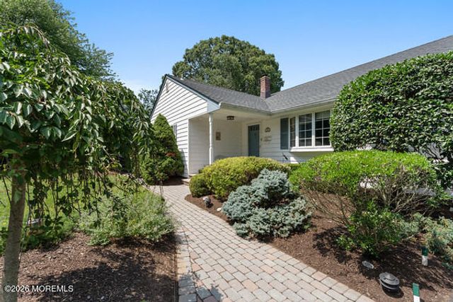 31 Circle Place, Lincroft, NJ 07738