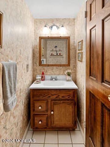 31 Circle Place, Lincroft, NJ 07738