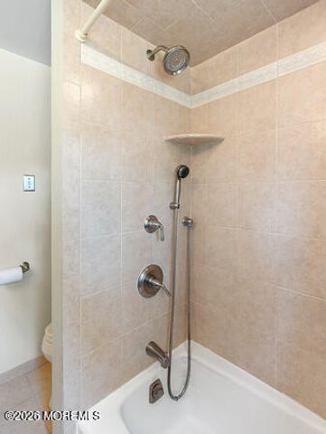 31 Circle Place, Lincroft, NJ 07738