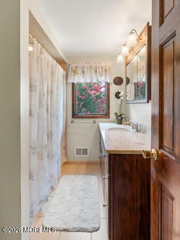 31 Circle Place, Lincroft, NJ 07738
