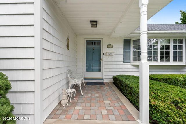 31 Circle Place, Lincroft, NJ 07738